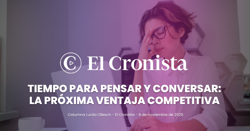 “Profesional frente a su computadora con signos de agotamiento, representando la falta de foco y la necesidad de tiempo para pensar y conversar, tema central de la columna de Lucila Ollesch en El Cronista